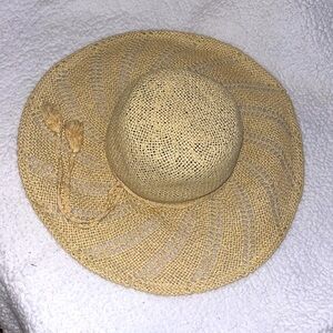 BananaRepublic M/L Woven 100% paper Sun hat. Excellent condition inside and out.